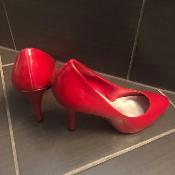 👠Red Heels 👠 - Picture 3 of 3